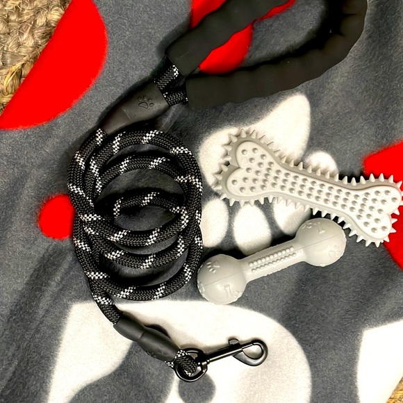 Brand New 🆕🐾🛍️ Pet Packs 🆕🦴🐾🛍️ Leash & Chew Toys - Picture 1 of 8